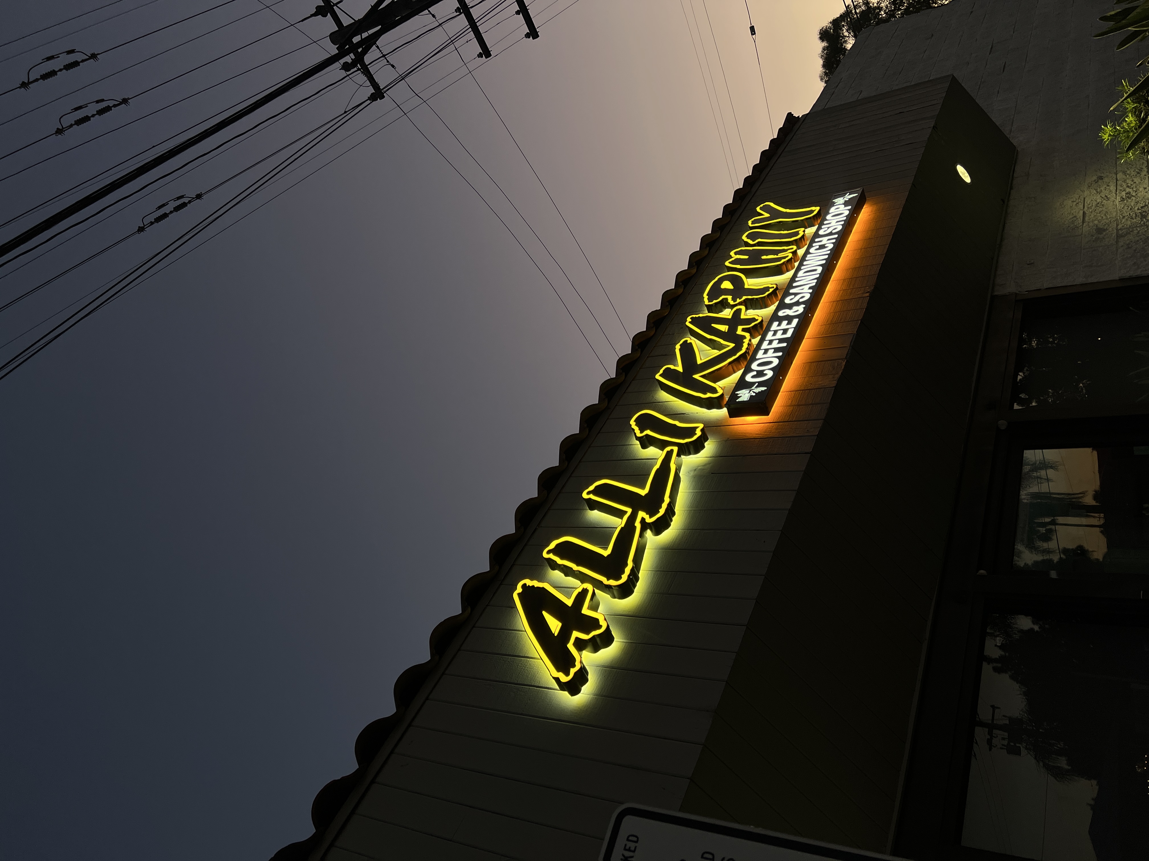 Alli Kaphiy Coffee Shop illuminated sign