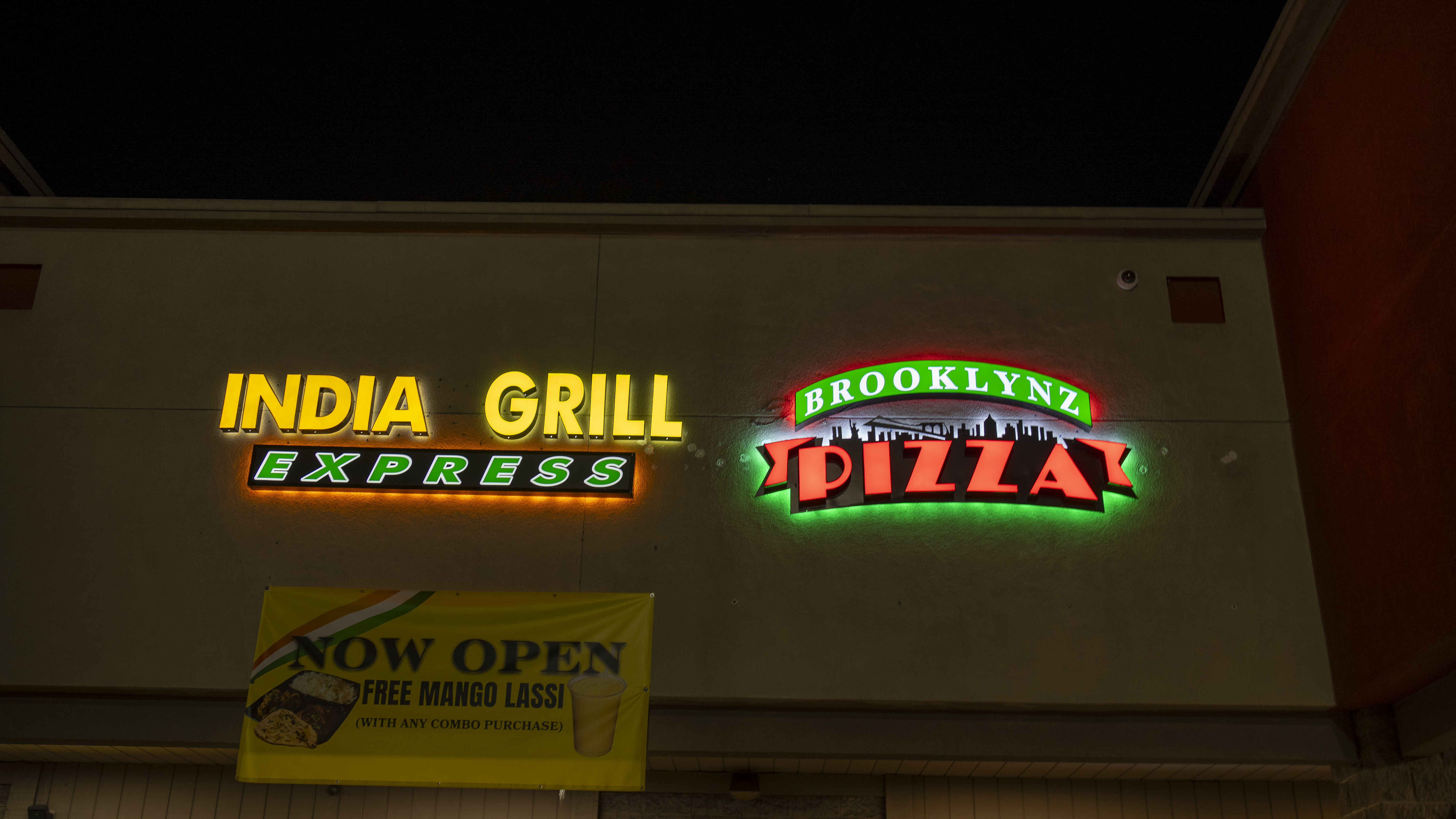 India Grill Express & Brooklynz Pizza signs